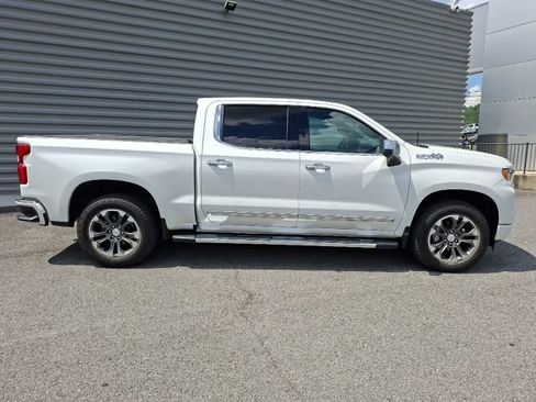 Used 2025 Chevrolet Silverado 1500 High Country w/ Technology Package AWD/4WD image 2