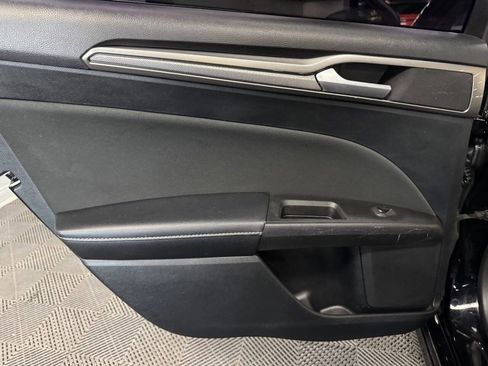 Used 2018 Ford Fusion SE w/ Fusion SE Technology Package image 47