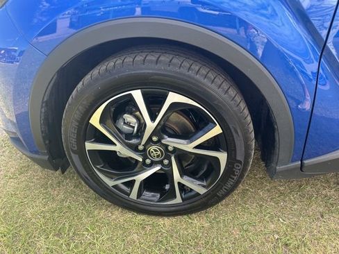 Used 2022 Toyota C-HR XLE FWD image 6