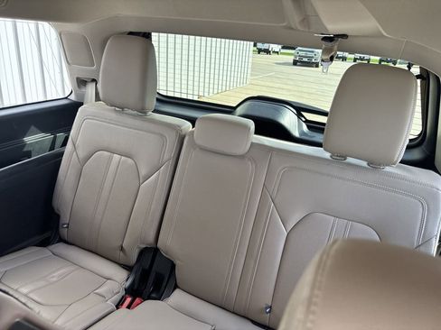 Used 2024 Ford Expedition Limited image 28