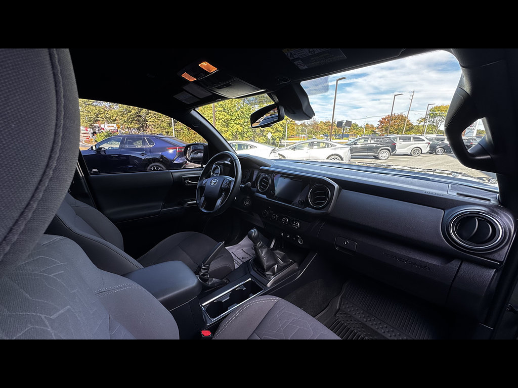 Certified 2019 Toyota Tacoma TRD Off-Road AWD/4WD image 34