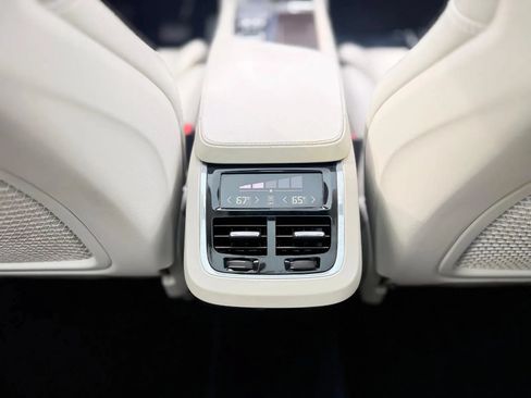 Used 2016 Volvo XC90 T6 Momentum AWD/4WD image 18