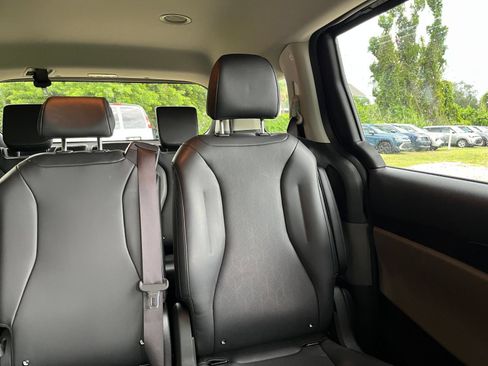 Used 2026 Kia Carnival FWD image 39