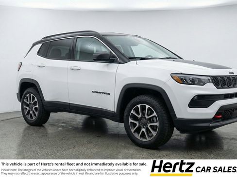 Used 2025 Jeep Compass Trailhawk AWD/4WD image 1