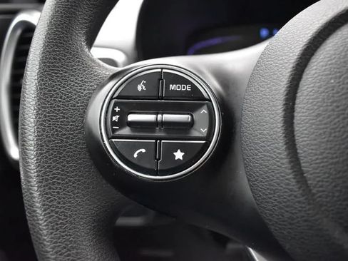 Used 2023 Kia Soul LX w/ LX Technology Package FWD image 24