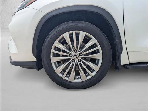 Used 2020 Toyota Highlander Platinum FWD image 23