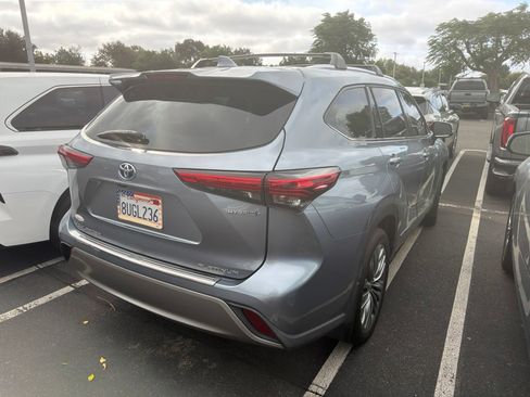 Used 2021 Toyota Highlander Platinum AWD/4WD image 5