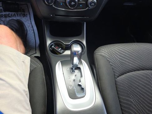 Used 2019 Dodge Journey SE image 18