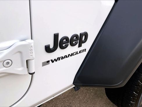 Used 2024 Jeep Wrangler Unlimited Sport AWD/4WD image 10
