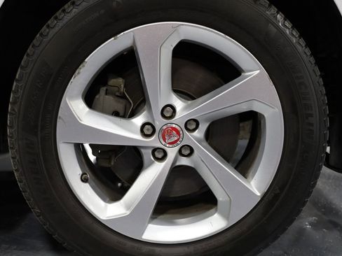 Used 2017 Jaguar F-PACE Premium image 37