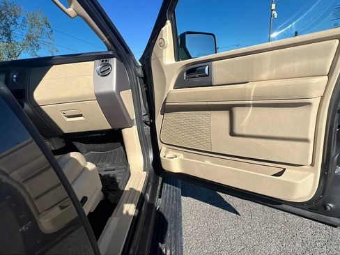 Used 2017 Ford Expedition EL Limited w/ Equipment Group 301A AWD/4WD image 30