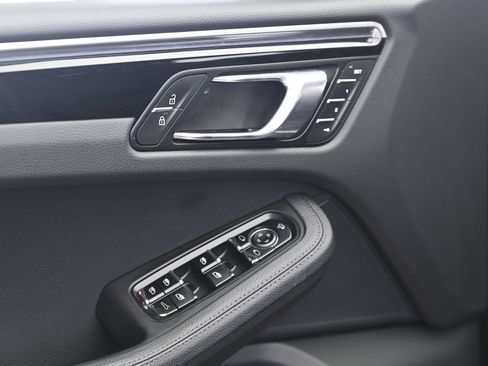 Used 2023 Porsche Macan S AWD/4WD image 27