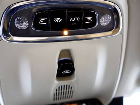 Used 2016 Volvo XC90 T8 Momentum w/ Vision Package image 36