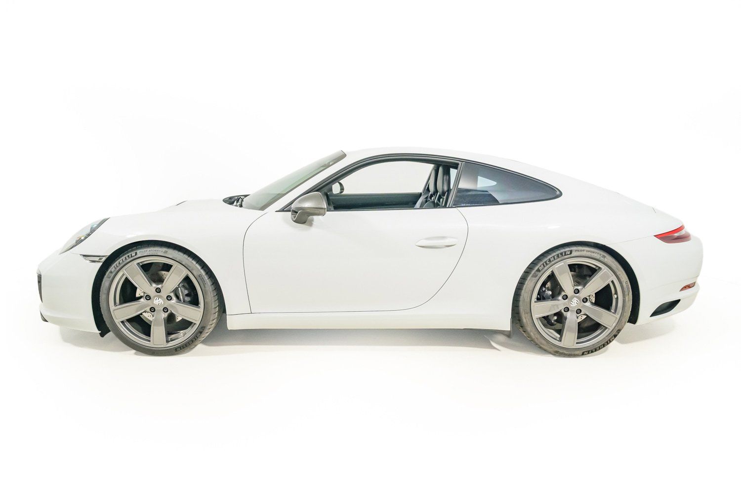 Used 2018 Porsche 911 Carrera T w/ Carrera T Interior Package RWD image 3
