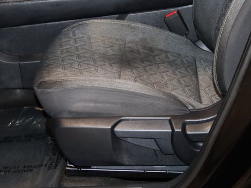 Used 2025 Nissan Kicks SV AWD/4WD image 29