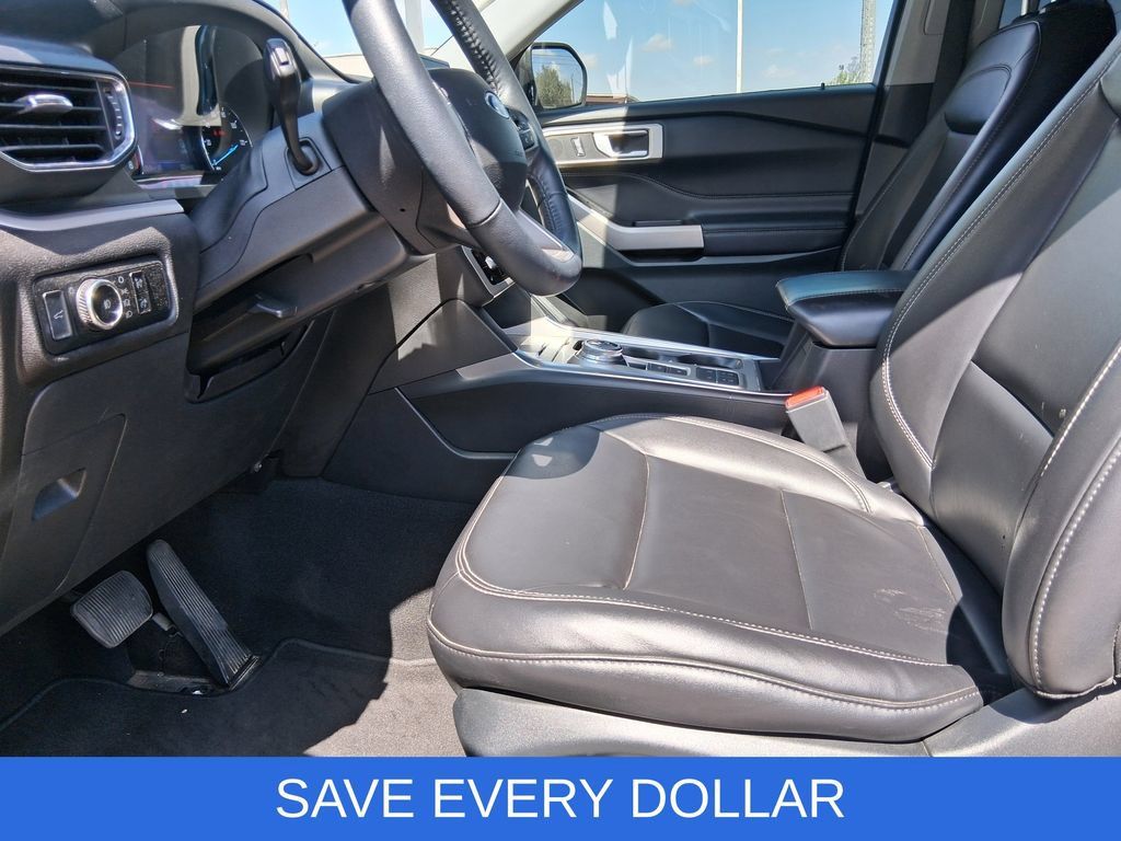 Used 2023 Ford Explorer XLT w/ Equipment Group 202A RWD image 13
