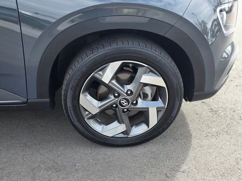 Used 2024 Hyundai Venue Limited image 8