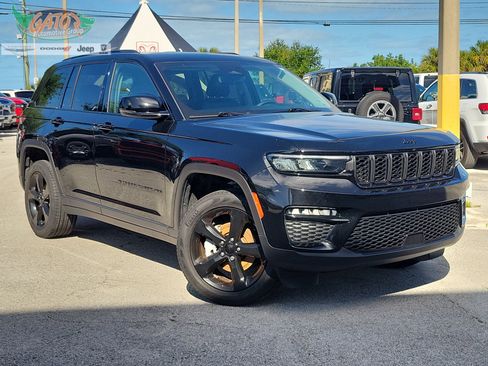 Used 2024 Jeep Grand Cherokee Limited w/ Black Appearance Package image 1