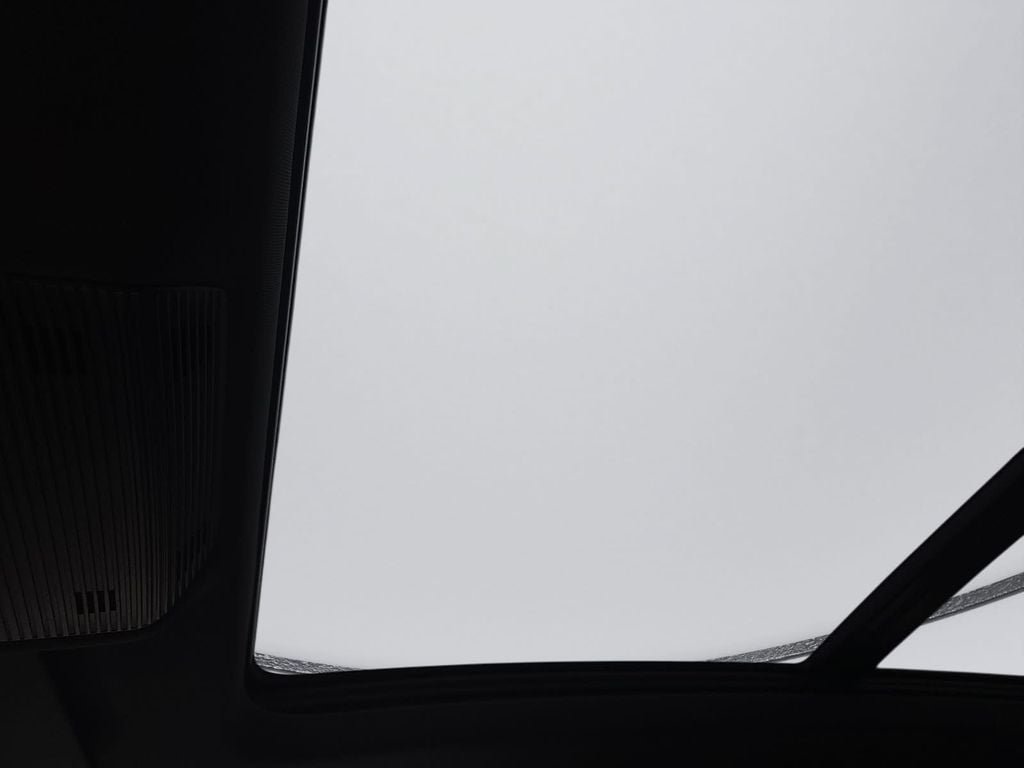 New 2026 Volkswagen Tiguan SE R-Line FWD image 18