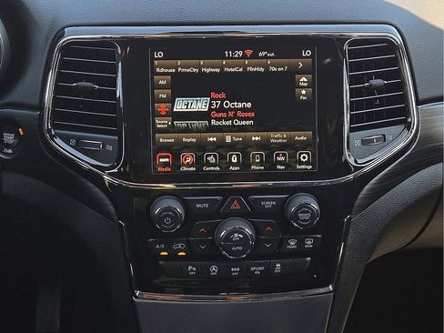Used 2022 Jeep Grand Cherokee Laredo X AWD/4WD image 12