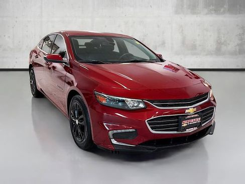 Used 2018 Chevrolet Malibu LT image 3
