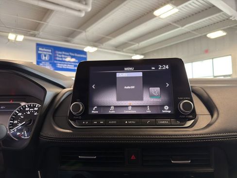 Used 2025 Nissan Rogue SV FWD image 13