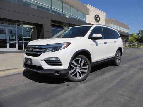 Used 2016 Honda Pilot Touring image 1