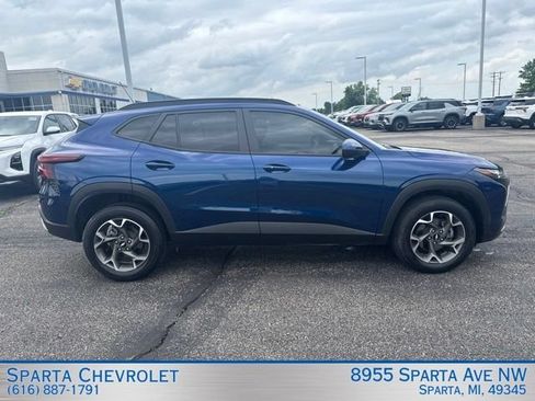 Used 2024 Chevrolet Trax LT w/ Driver Confidence Package FWD image 2