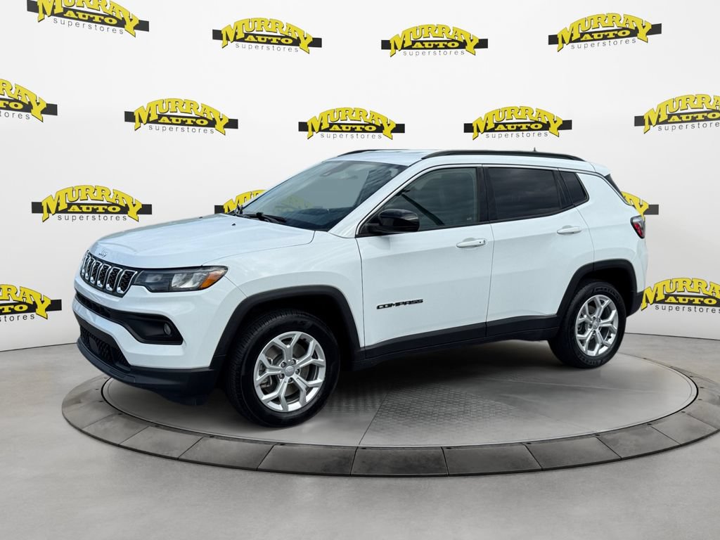Used 2024 Jeep Compass Latitude AWD/4WD image 1