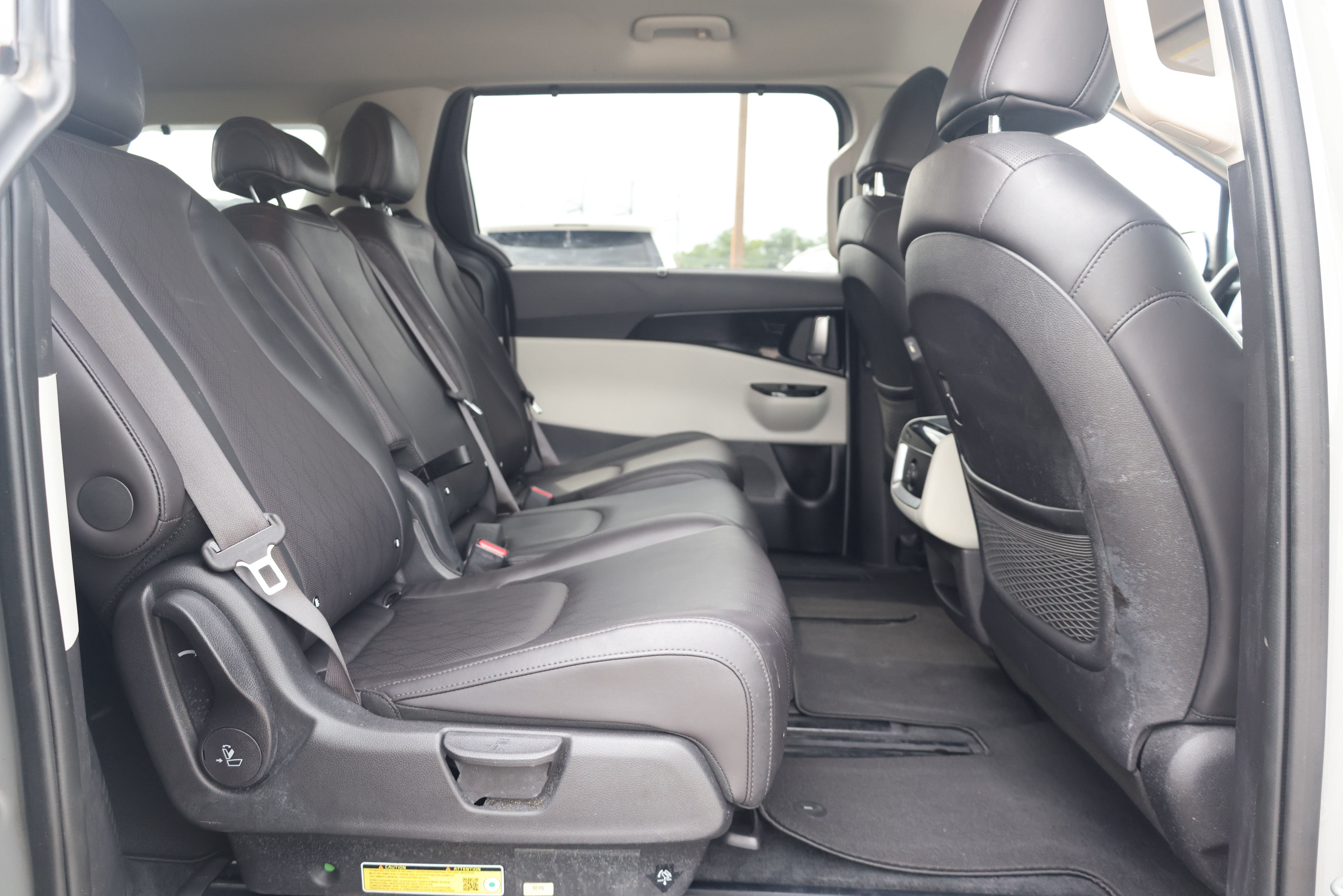 Used 2024 Kia Carnival EX FWD image 13