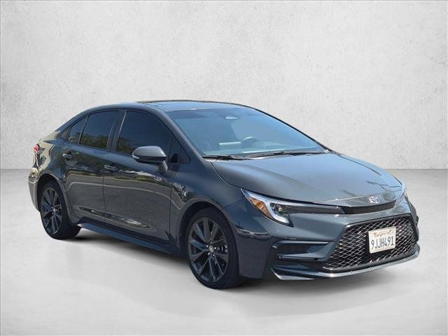 Used 2024 Toyota Corolla SE w/ SE Premium Package FWD image 3