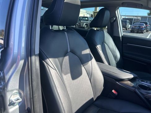 Used 2022 Toyota Camry XSE image 22