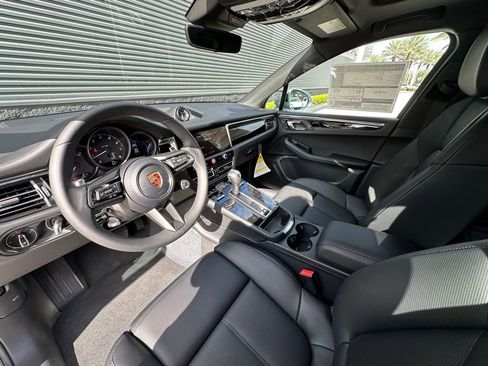 Used 2026 Porsche Macan image 4