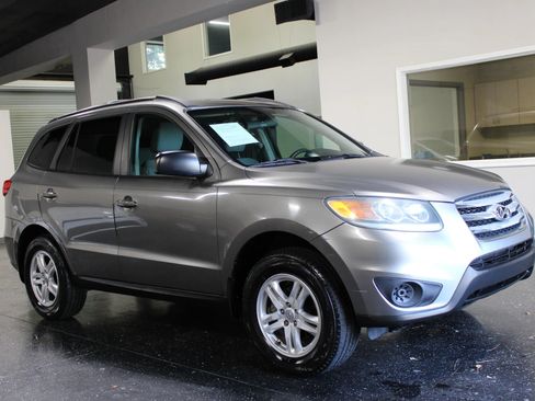 Used 2012 Hyundai Santa Fe GLS FWD image 1