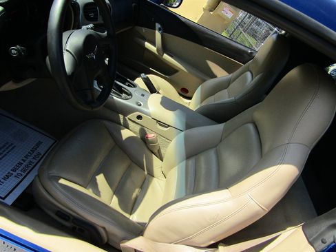 Used 2005 Chevrolet Corvette Coupe w/ Preferred Equipment Group RWD image 8