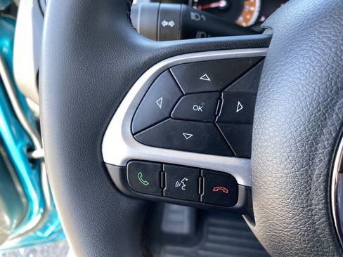 Used 2021 Jeep Renegade Latitude FWD image 27