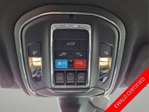 Used 2024 Jeep Grand Cherokee Trailhawk w/ Luxury Tech Group III AWD/4WD image 27