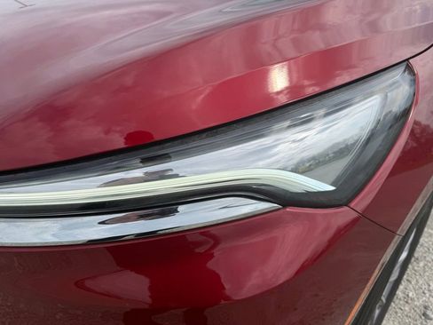 Used 2024 Buick Enclave Essence image 9