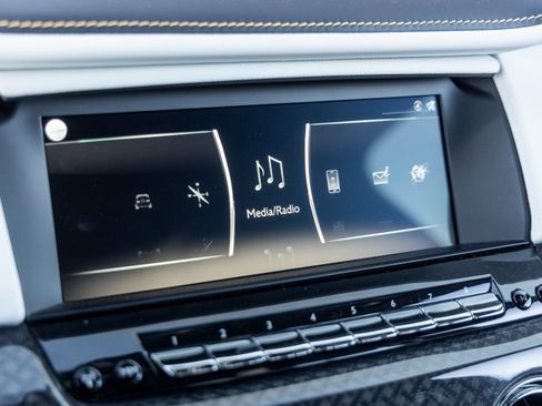 Used 2024 Rolls-Royce Cullinan Black Badge image 32