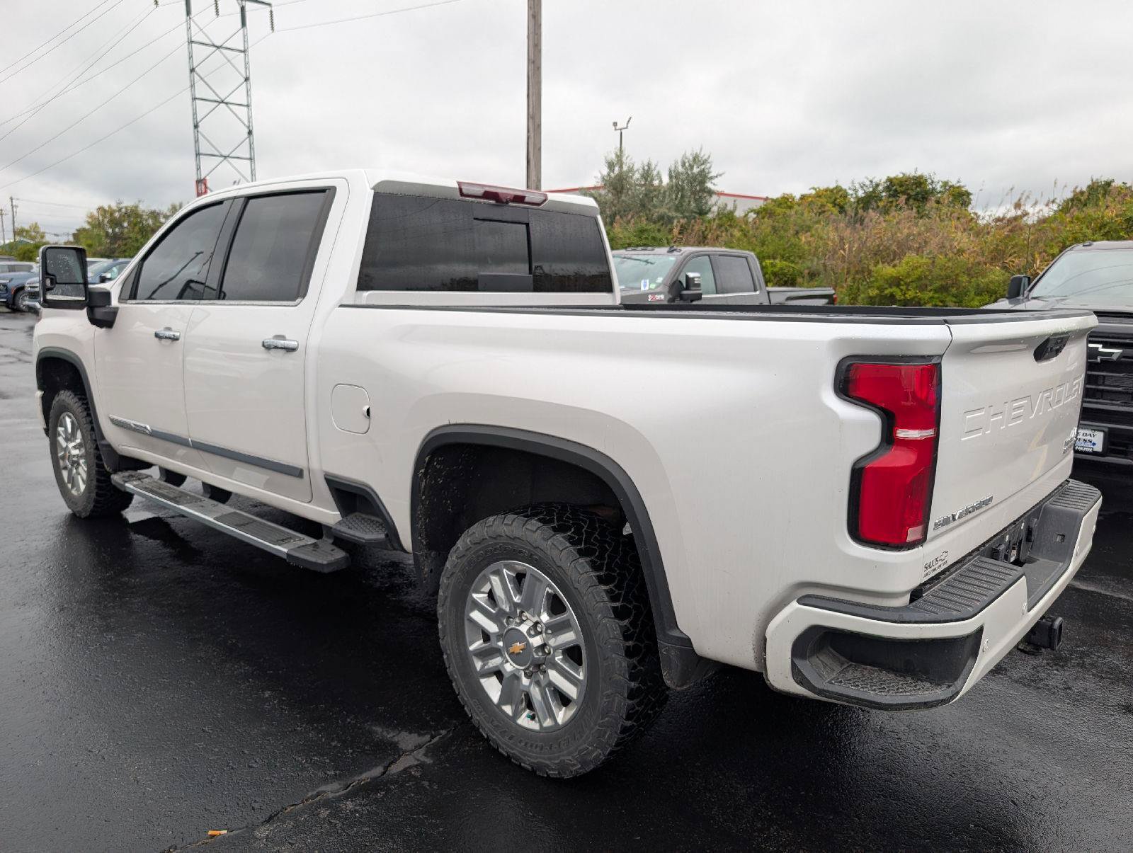 Used 2024 Chevrolet Silverado 2500 High Country w/ Technology Package AWD/4WD image 5