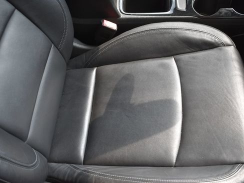 Used 2018 Chevrolet Cruze Premier FWD image 23