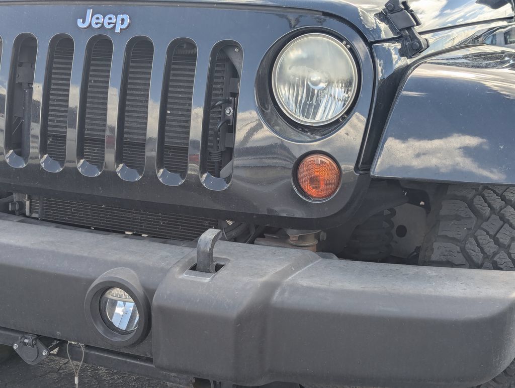 Used 2013 Jeep Wrangler Unlimited Sahara w/ Max Tow Pkg AWD/4WD image 12