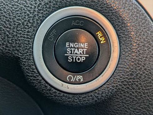 Certified 2022 Chrysler 300 Touring L image 14