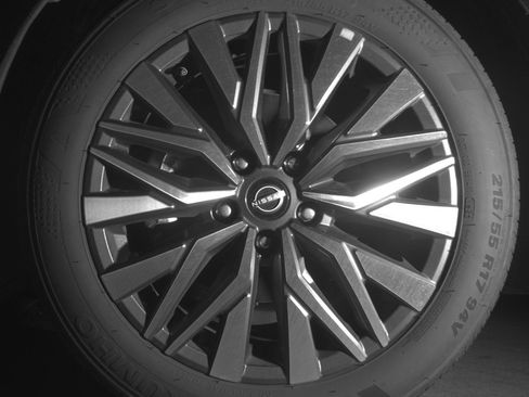 Used 2025 Nissan Altima 2.5 SV FWD image 12