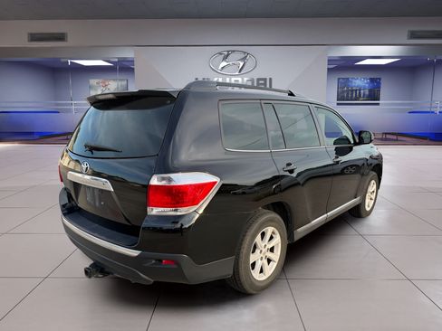 Used 2013 Toyota Highlander SE FWD image 12