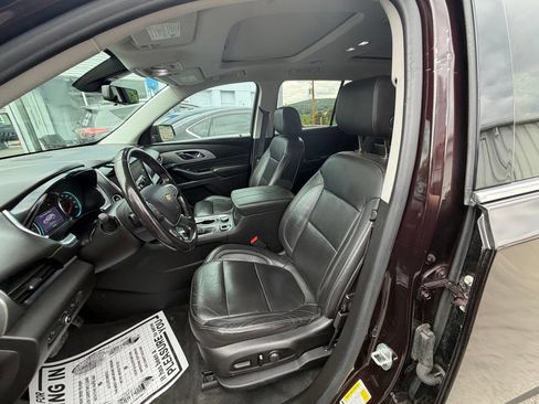 Used 2021 Chevrolet Traverse LT w/ LT Premium Package FWD image 12