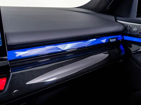 Used 2025 BMW M5 w/ Executive Package image 54