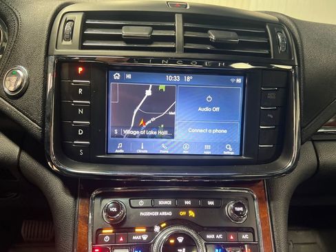 Used 2019 Lincoln Continental Select w/ Continental Climate Package image 18