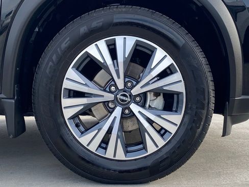 Used 2023 Nissan Rogue SV FWD image 10