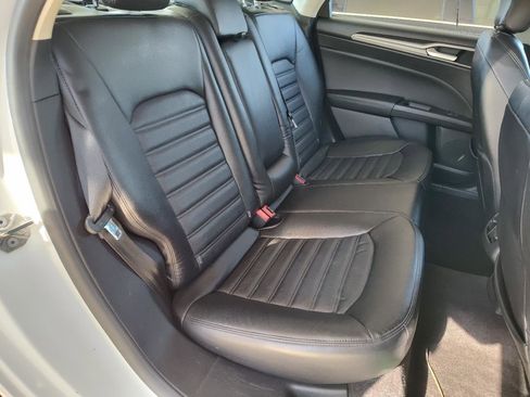 Used 2019 Ford Fusion SE FWD image 23